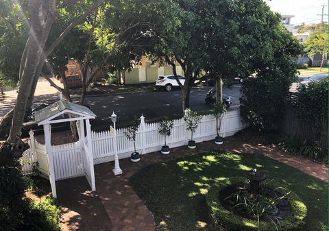 Number 12 B&B - Sydneys Hotel 1