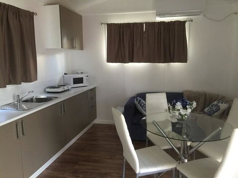 Oakridge Motel Tourist Park - Sydneys Hotel 3