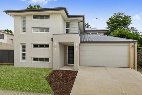 OCEAN BREEZE Family Home - Sydneys Hotel 0
