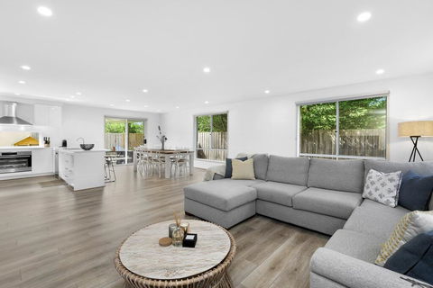 OCEAN BREEZE Family Home - Sydneys Hotel 2