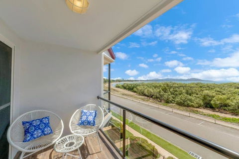 Ocean Breeze, Near Parks And Rowes Bay - Sydneys Hotel 1