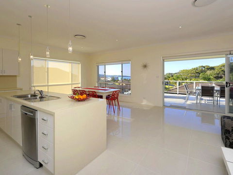 Ocean View Oasis@Fingal Bay - Sydneys Hotel 3