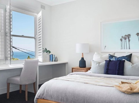 Ocean Views On Coogee Beach - Sydneys Hotel 1