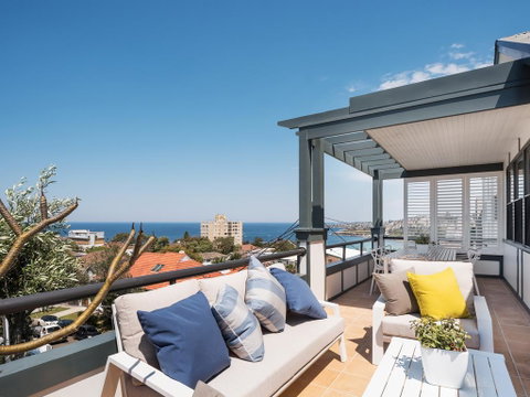 Ocean Views On Coogee Beach - Sydneys Hotel 0