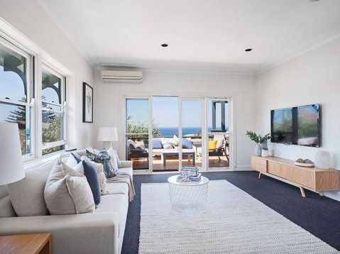 Ocean Views On Coogee Beach - Sydneys Hotel 3