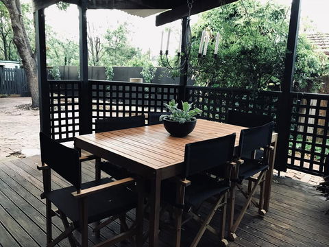 Old Railway Cottage - Sydneys Hotel 2