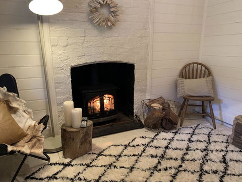 Old Railway Cottage - Sydneys Hotel 1