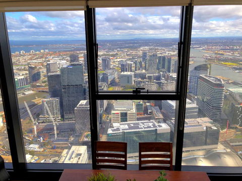 ON TOP OF THE WORLD - BEST VIEWS IN MELBOURNE !! - Sydneys Hotel 2