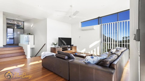 One Mile Ridge No.15 - Sydneys Hotel 2