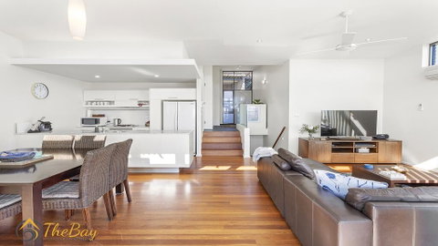 One Mile Ridge No.15 - Sydneys Hotel 1