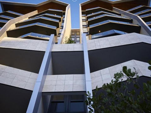 ONE OAK (693I) - Sydneys Hotel 0