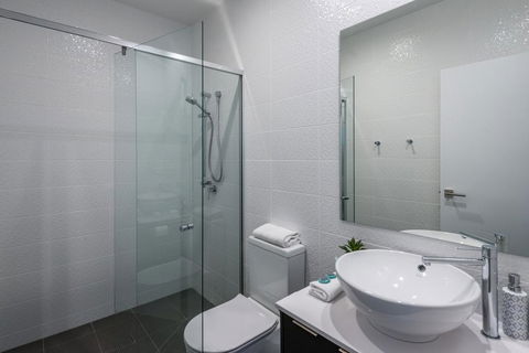 Oxford Steps - Executive 2BR Bulimba Apartment Across From The Park On Oxford St - Sydneys Hotel 3