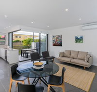 Oxford Steps - Executive 2BR Bulimba Apartment Across from the Park on Oxford St - Sydneys Hotel