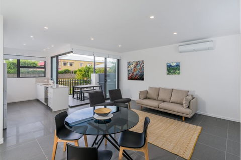 Oxford Steps - Executive 2BR Bulimba Apartment Across From The Park On Oxford St - Sydneys Hotel 0