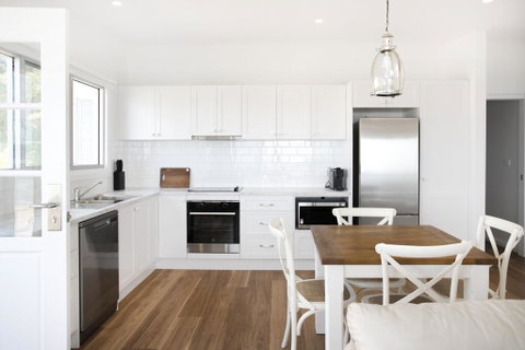 Pa's Beach House - Apartment 2 - Sydneys Hotel 1