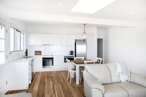 Pa's Beach House - Apartment 2 - Sydneys Hotel 3