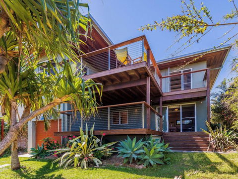 Pacifica 2 - Opposite The Beach At Brooms Head - Sydneys Hotel 1