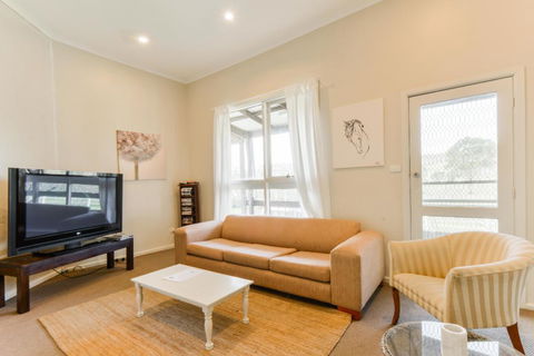 Pakenham Ranges - Sydneys Hotel 1