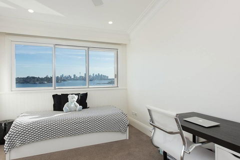 PANORAMIC HARBOUR VIEWS - Sydneys Hotel 2