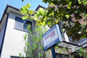 Parade Lodge with Sydneys Hotel