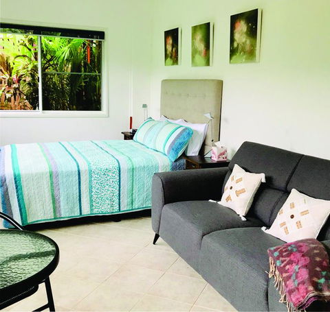 Paradise Eco B & B - Sydneys Hotel 0