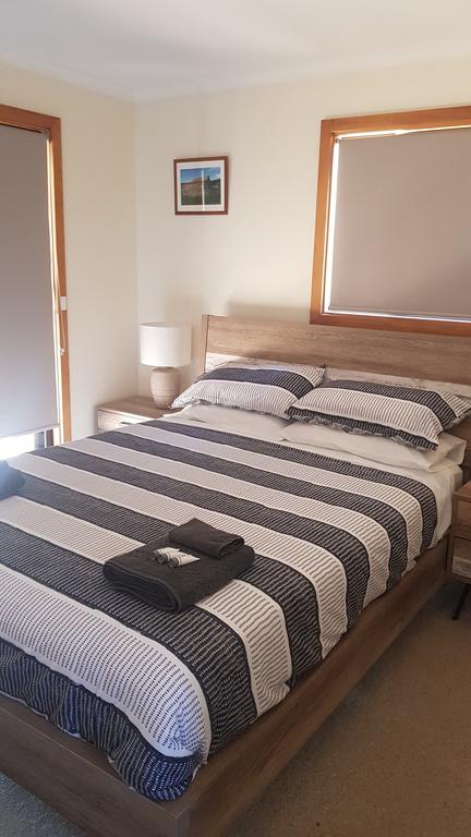 Parndana Hotel Cabins - Sydneys Hotel 1