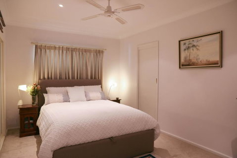 Pelican Beach House Narrawallee - Sydneys Hotel 1