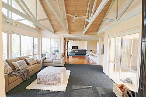 Pelican Lake Holiday House - Sydneys Hotel 0