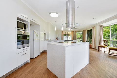 Perfect Family Escape In Mountain Creek - Sydneys Hotel 0