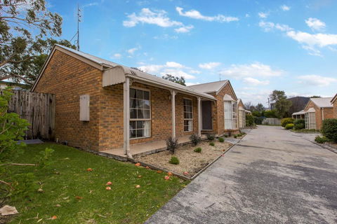 PERFECT ON PYMBLE AVE - Sydneys Hotel 0
