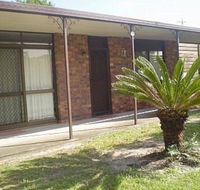 Pet friendly lowset home with room for a boat Wattle Ave Bongaree - Sydneys Hotel