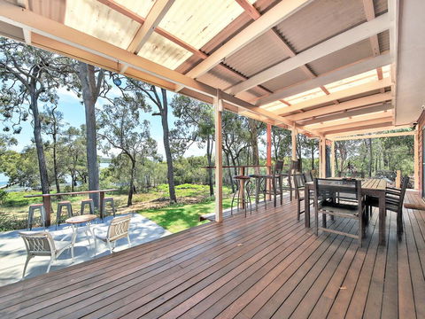 Pet Friendly Waterfront Holiday House On Peacefull Island With Bikes And Kayaks - Sydneys Hotel 2