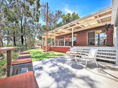 Pet Friendly Waterfront Holiday House On Peacefull Island With Bikes And Kayaks - Sydneys Hotel 1
