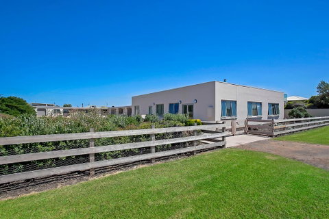 Peterborough House Motel - Sydneys Hotel 1