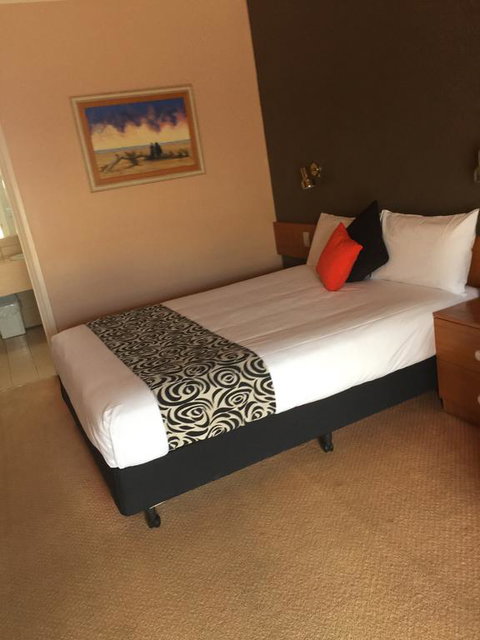 Philadelphia Motor Inn - Sydneys Hotel 0