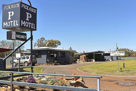 Pick A Box Motel - Sydneys Hotel 1