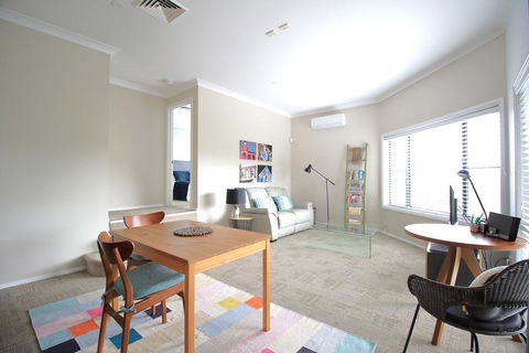 Picton Garden Apartment - Sydneys Hotel 3
