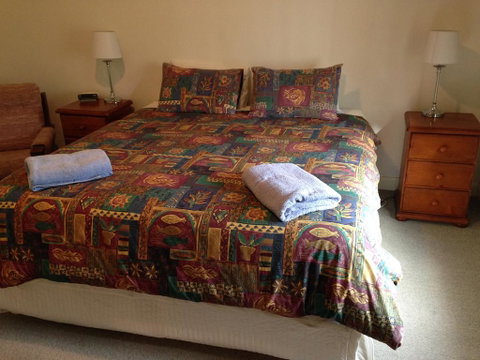Pinkerton Hill Naracoorte - Sydneys Hotel 1