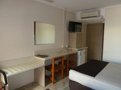 Pioneer Lodge Motel - Sydneys Hotel 2