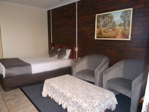 Pioneer Lodge Motel - Sydneys Hotel 1