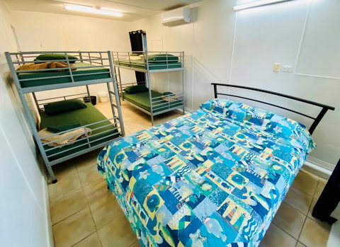 Pippies Beachhouse - Sydneys Hotel 1