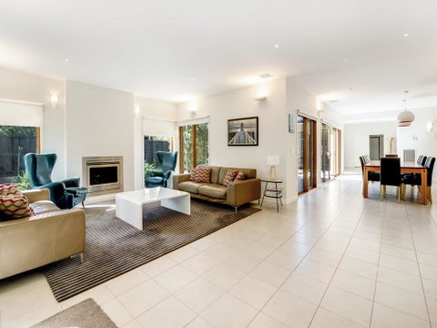 Plantation Bay - Sydneys Hotel 3