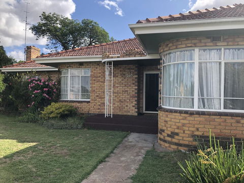 Pleasant View - Sydneys Hotel 0