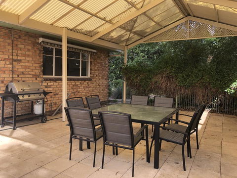 Pleasant View - Sydneys Hotel 1