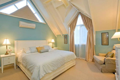 PLUM TREE COTTAGE - Spa Cottage With Woodfire - Sydneys Hotel 1