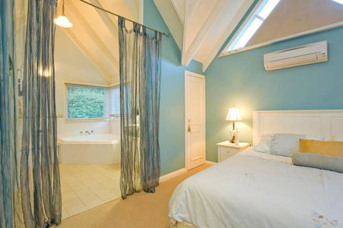 PLUM TREE COTTAGE - Spa Cottage With Woodfire - Sydneys Hotel 2