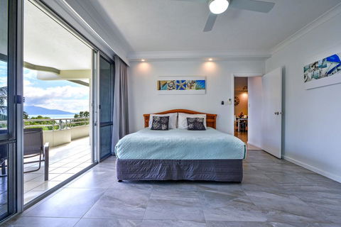 POINCIANA 101 HAMILTON ISLAND CENTRALLY LOCATED 3 BEDROOM, Plus BUGGY!! - Sydneys Hotel 0