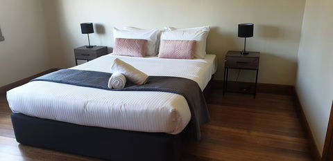 Port Life Beach House - Sydneys Hotel 1