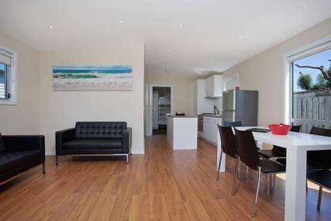 Portland Holiday Village - Sydneys Hotel 0