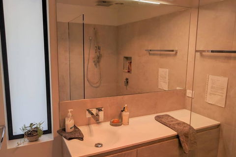POSH, Port Out Starboard Home - Sydneys Hotel 2